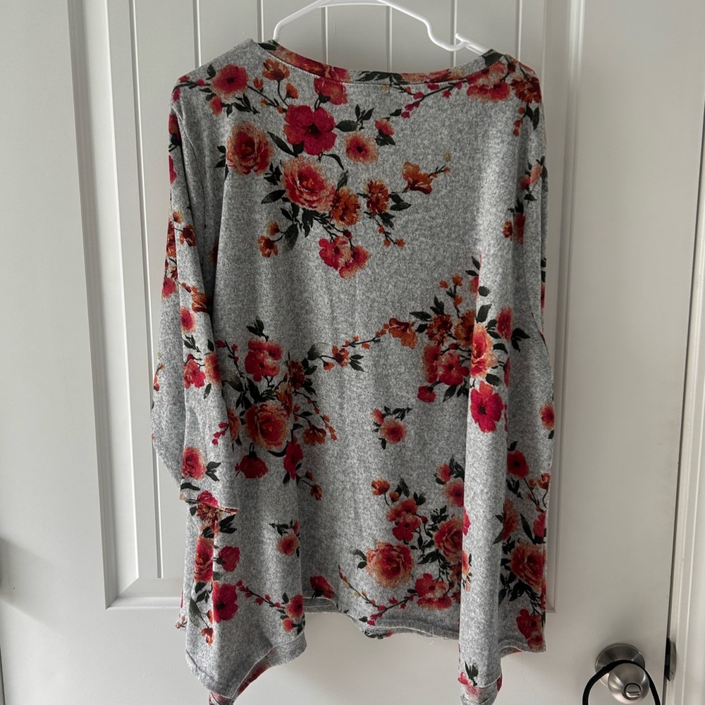 Green Envelope LA Floral Tunic Top (3X) - Picture 3 of 4